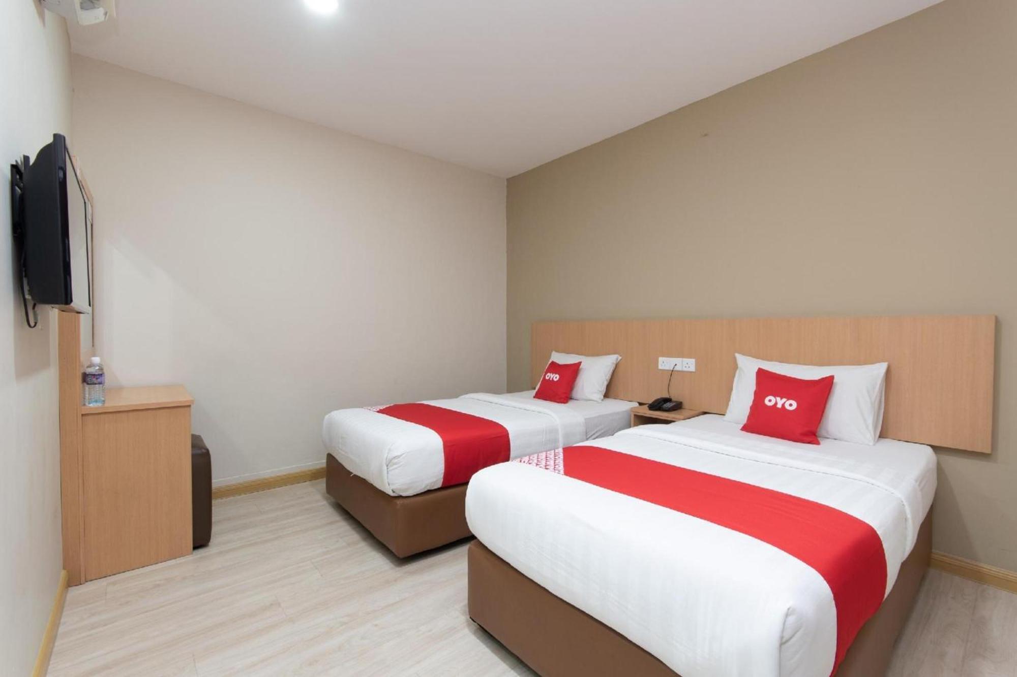 Capital O 89344 Labuan Avenue Hotel Exterior foto