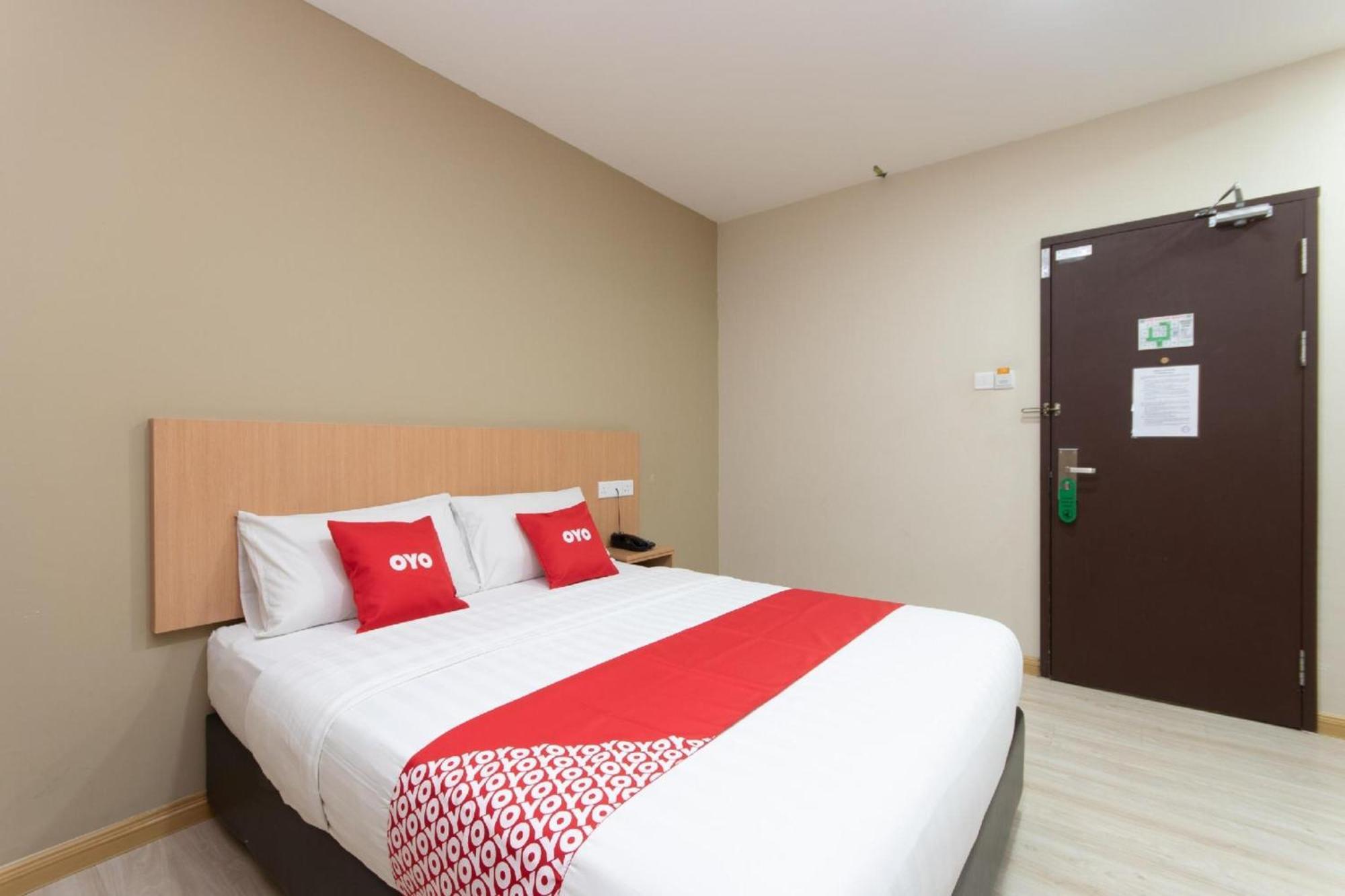 Capital O 89344 Labuan Avenue Hotel Exterior foto