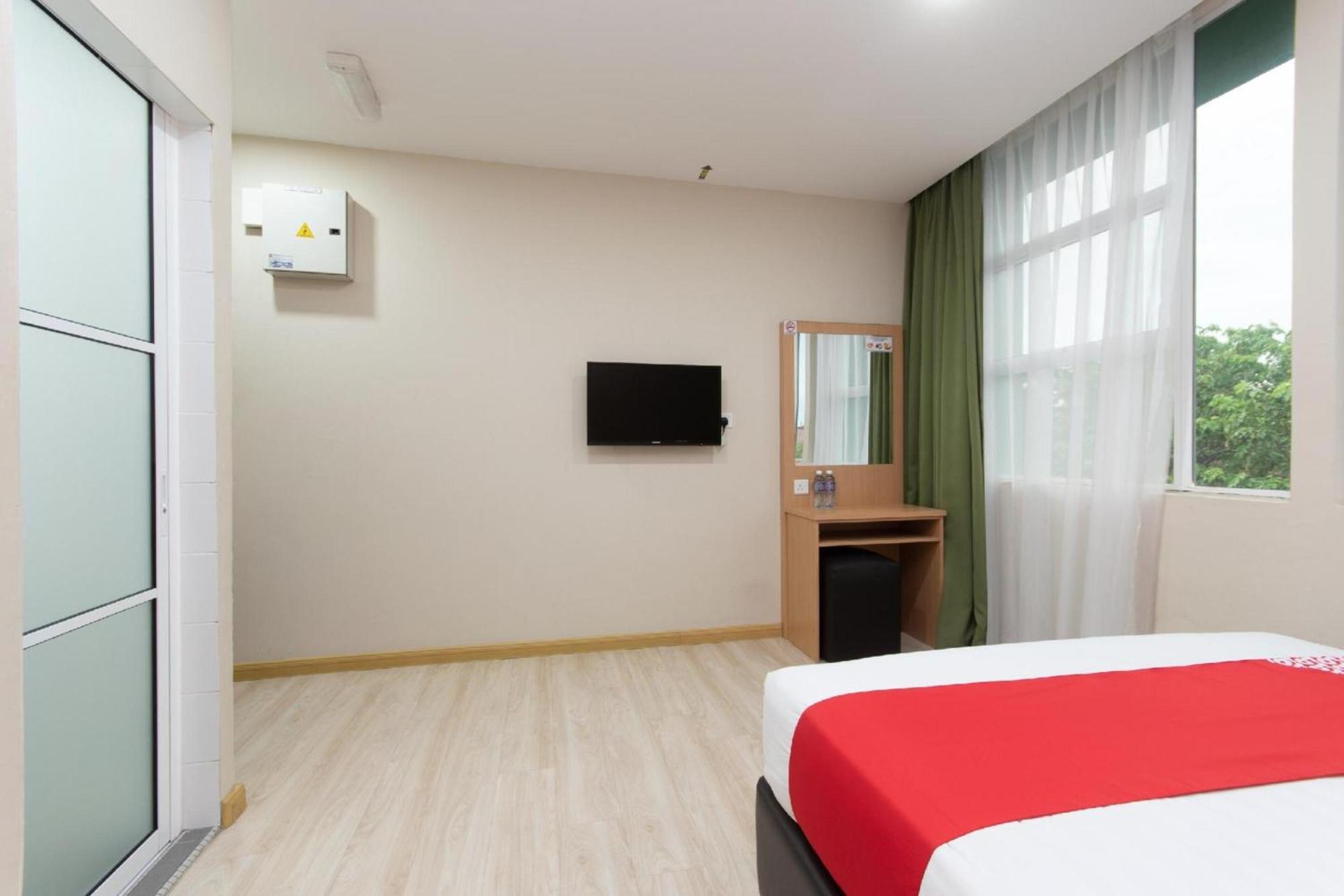 Capital O 89344 Labuan Avenue Hotel Exterior foto